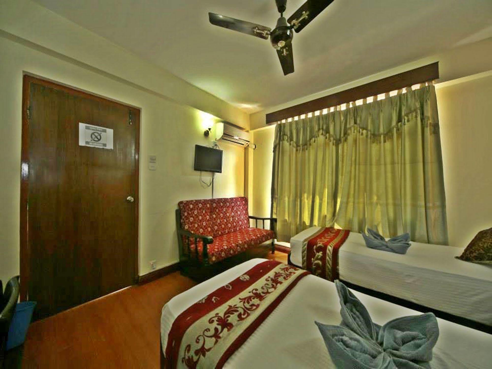 Hotel Pleasure Home Katmandú Exterior foto